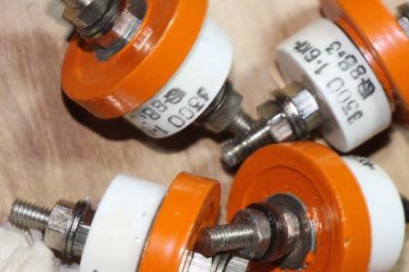 真空開關管的氣密絕緣系統(tǒng)、屏蔽系統(tǒng)以及導電系統(tǒng)